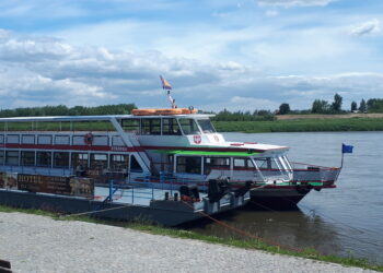 Sandomierz: Żegluga po Wiśle czyli rekreacja na świeżym powietrzu w czasie epidemii.