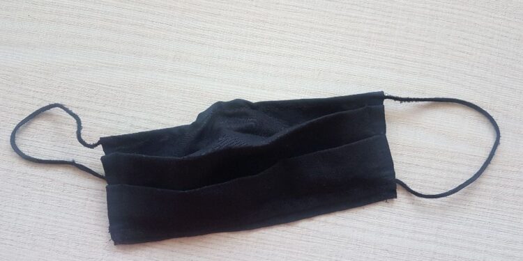 Tarnobrzeg. Maseczki uszyte przez więźniów trafią do szkół.