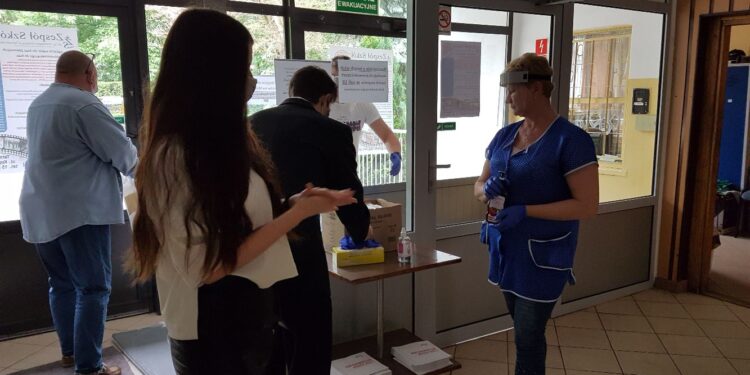 Tarnobrzeg. Rozpoczęła się matura.