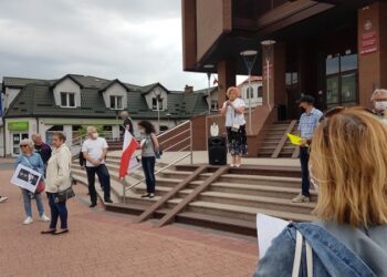 Tarnobrzeg. Manifestacja przed sądem.