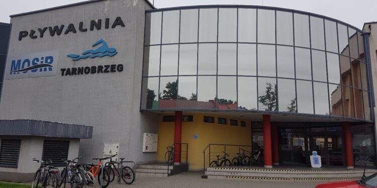 Tarnobrzeg. Pływalnia i siłownia MOSiR już czynne.