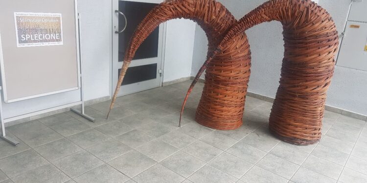 Tarnobrzeg. „Splecione”. Wystawa rzeźb i obrazów z wikliny Stanisława Dziubaka.