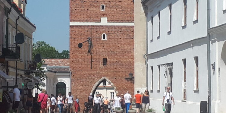 Sandomierz: Tysiące turystów odwiedziło miasto w czasie długiego weekendu.