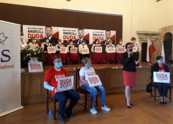 Sandomierz: „Łączy nas Polska”.