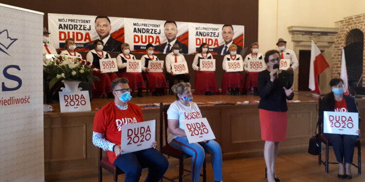 Sandomierz: „Łączy nas Polska”.