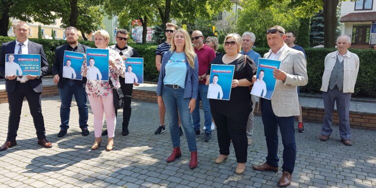 Tarnobrzeg. Dziękowali za podpisy pod listą poparcia dla Rafała Trzaskowskiego.