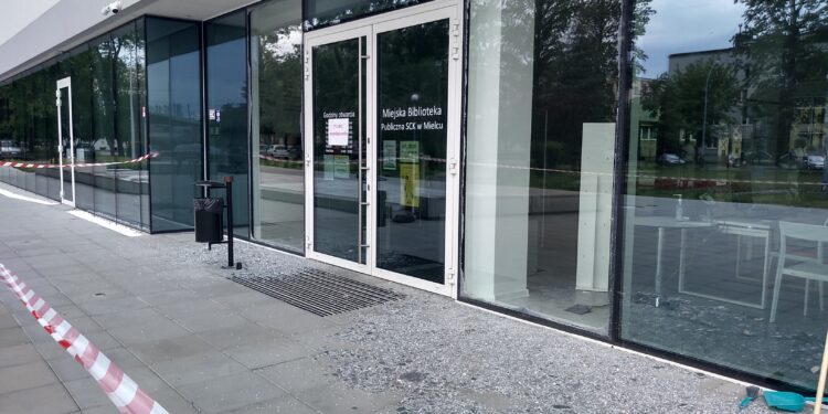 Mielec: Dewastacja  czy zabawa w strzelanego?