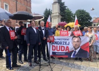 Sandomierz: „Łączy nas Polska” czyli „Plan Dudy” na sandomierskim rynku.