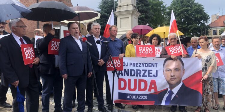 Sandomierz: „Łączy nas Polska” czyli „Plan Dudy” na sandomierskim rynku.