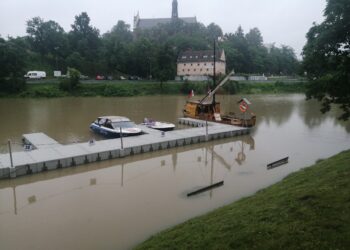 Sandomierz: Jest bezpiecznie mimo przekroczonych stanów ostrzegawczych na Wiśle.