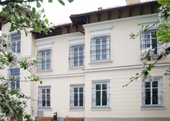 Stalowa Wola: Schody z piaskowca i kolejne sale wystawiennicze w Galerii