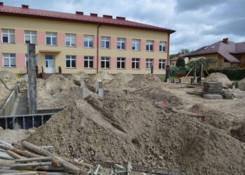 Mielec:  A mury pną się do góry