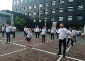 Sandomierz: Zbierali pieniądze, robili pompki i przysiady aby pomóc choremu dziecku.