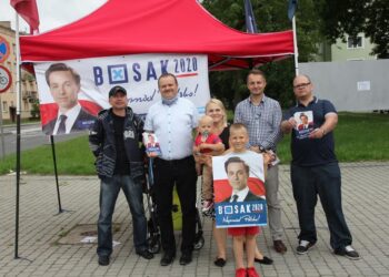 Stalowa Wola: Zachęcali do zagłosowania na Krzysztofa Bosaka.