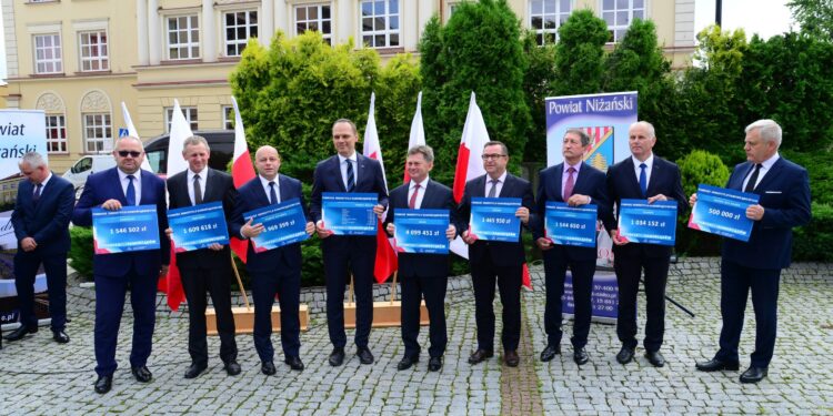 Nisko: 17 milionów złotych z FIS rozdanie wśród samorządów Powiatu Niżańskiego