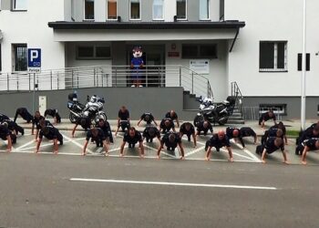 Tarnobrzescy policjanci wzięli udział w akcji #GaszynChallenge.