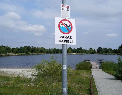 Nowa Dęba. Zakaz kąpieli w zalewie
