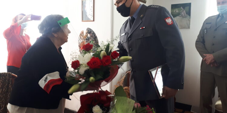Sandomierz: Awans na porucznika dla łączniczki AK Alicji Kaszyńskiej.