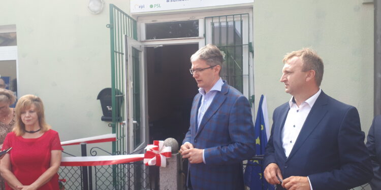 Sandomierz: Otwarto biuro posła do Parlamentu Europejskiego Adama Jarubasa.