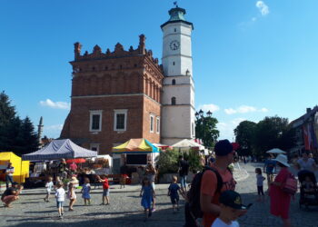 Sandomierz: Kolejny wakacyjny weekend z turystami.