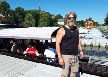 Sandomierz: Coraz więcej drewnianych łodzi na Wiśle.