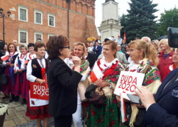 Sandomierz: „Łączy nas Polska” – marszałek sejmu Elżbieta Witek zachęcała do głosowania w wyborach prezydenckich na Andrzeja Dudę.