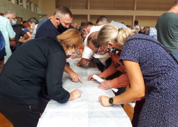 Samborzec: Mieszkańcy poznali warianty planowanej drogi S74.