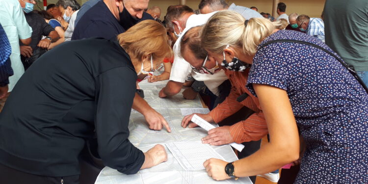 Samborzec: Mieszkańcy poznali warianty planowanej drogi S74.