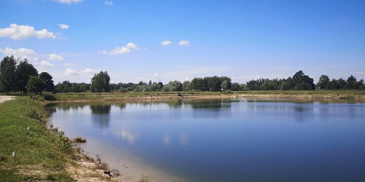 Gorzyce. Na stawach w Dębinie będą ułatwienia dla niepełnosprawnych wędkarzy