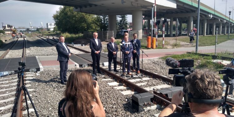 Mielec: L 25 oknem na świat