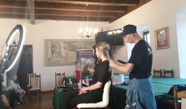 Sandomierz: Warsztaty makijażu i fryzur w ramach 'Sandomierz Fashion Street’.