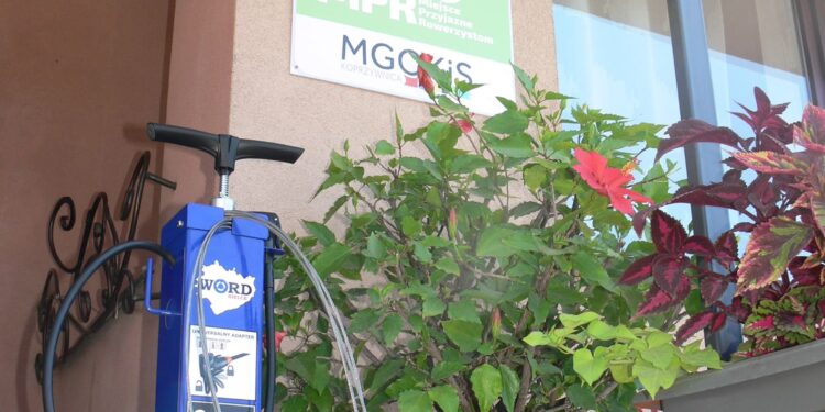 Koprzywnica: Samoobsługowa stacja naprawy rowerów już zamontowana.