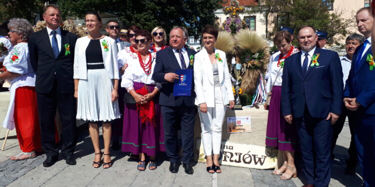 Sandomierz: Powiatowe święto plonów.