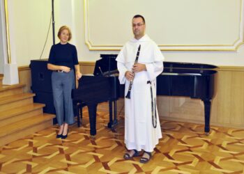 Tarnobrzeg. Koncert na zamkowym dziedzińcu.