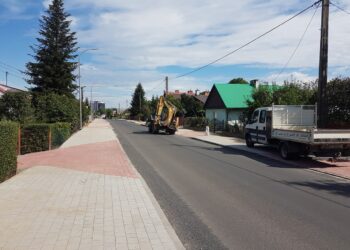 Tarnobrzeg. Ulica Mickiewicza gotowa. Za chwilę główne skrzyżowanie i ulica Orląt Lwowskich.
