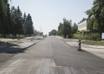 Tarnobrzeg. Roboty na ulicach Zakładowej i Strefowej.