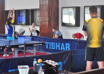 Tarnobrzeg: Nauka gry w tenisa stołowego przez zabawę.