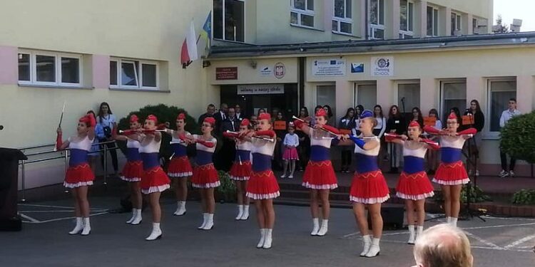 Tarnobrzeg. Warsztaty mażoretkowe