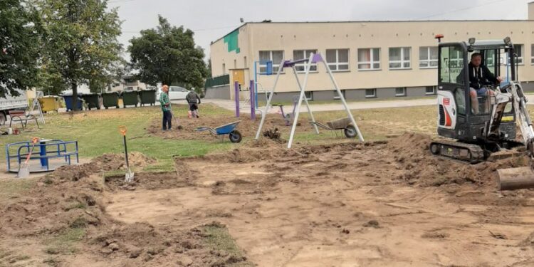 Mielec: Odmieniony plac zabaw