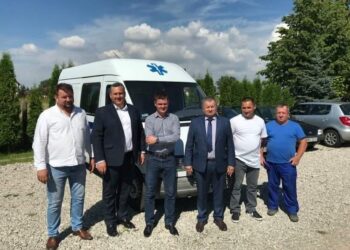 Mielec: Mieleckie pogotowie podarowało samochody