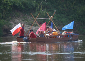Ulanów: Flisacka brać wyruszyła galarem na Festiwal Wisły.