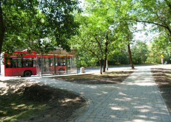 Stalowa Wola: Odcinek chodnika od Skoczyńskiego do Mickiewicza już w kostce.