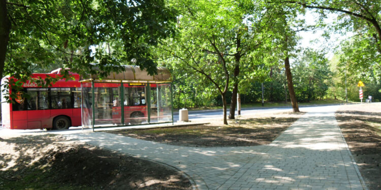 Stalowa Wola: Odcinek chodnika od Skoczyńskiego do Mickiewicza już w kostce.