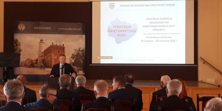 Sandomierz: Konsultacje dotyczące projektu Strategii Rozwoju Województwa Świętokrzyskiego 2030+.