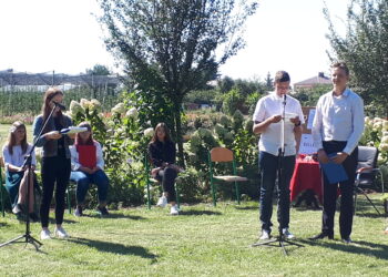 Sandomierz: Czytanie „Balladyny” w ogrodzie „Metamorfoza’.