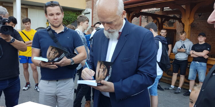 Tarnobrzeg. Kontrowersyjny polityk z wizytą w mieście.