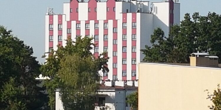 Tarnobrzeg. W szpitalu funkcjonuje punkt pobierania wymazów pod kątem koronawirusa.