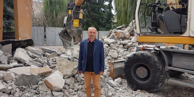 Tarnobrzeg. Pawilony przy ulicy Wyspiańskiego są rozdzielane.