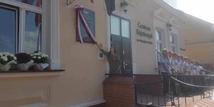 Tarnobrzeg. Poświęcono tablicę upamiętniającą zabitych górników.