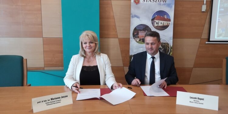 Staszów. Politechnika Warszawska opracuje koncepcję budowy kolejowego portu przeładunkowego